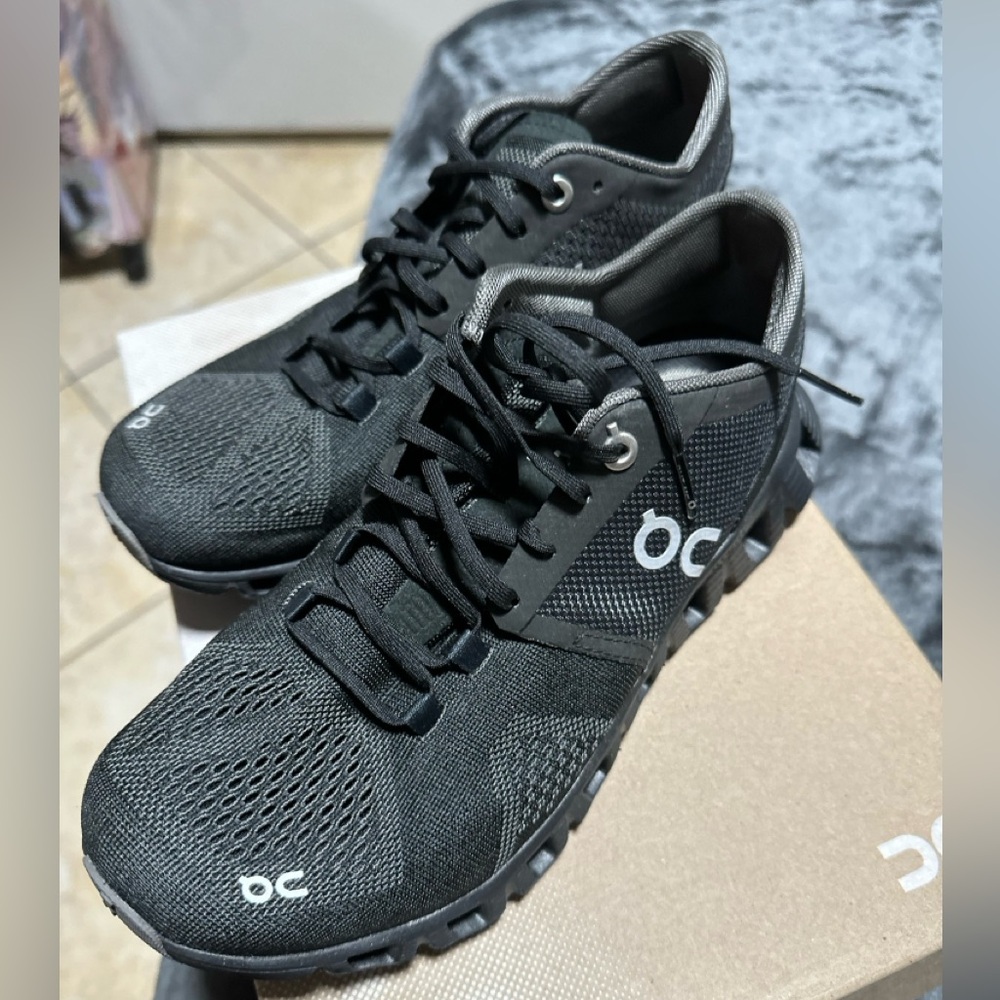Oncloud black brand new